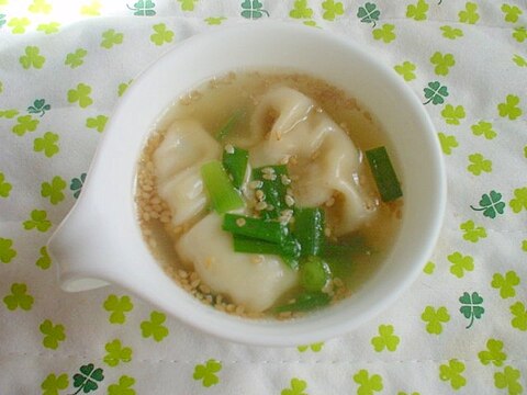 ニラと餃子とガラスープの素で簡単餃子スープ～☆